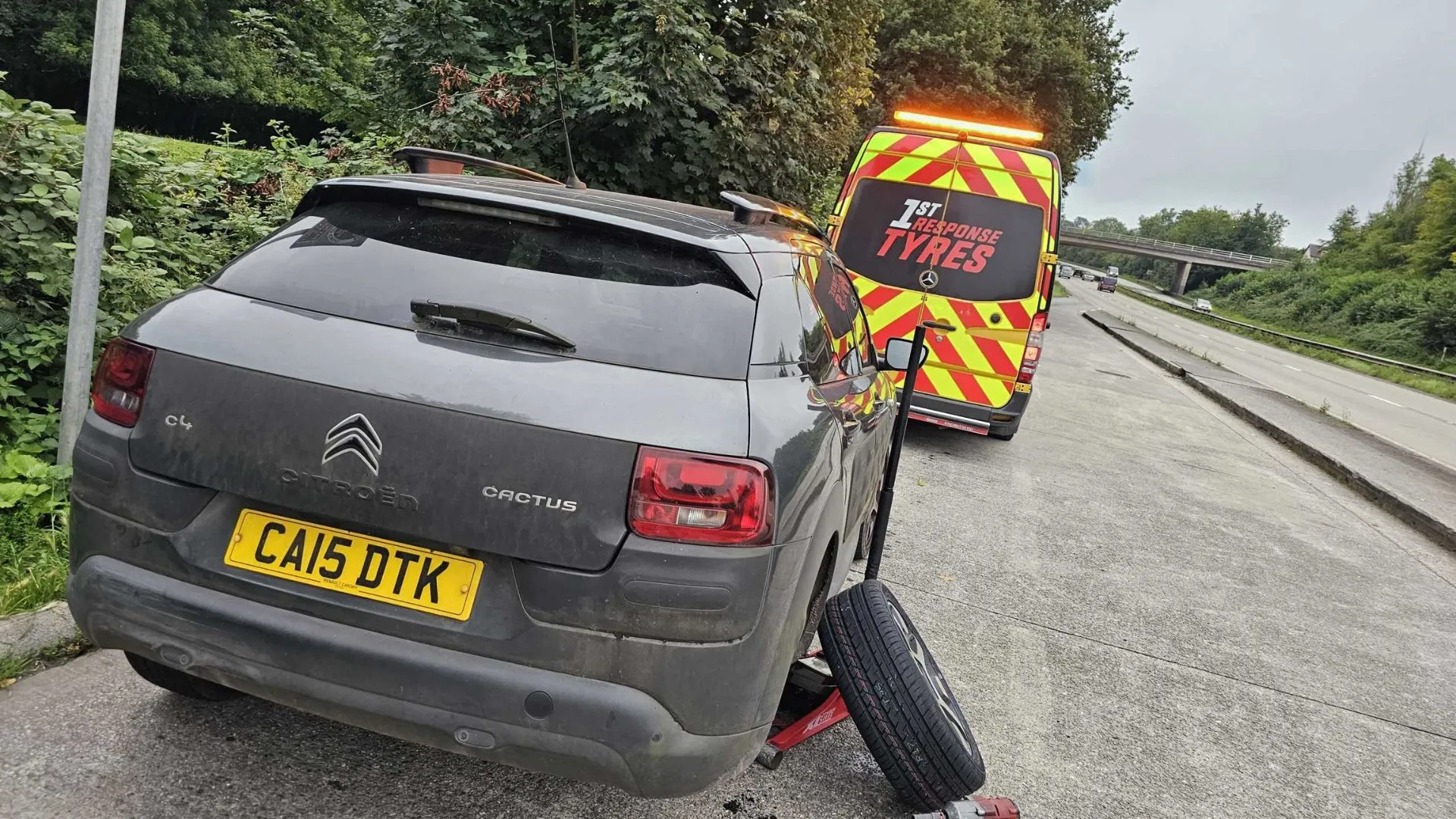 Roadside mobile tyre replacement in Cardiff